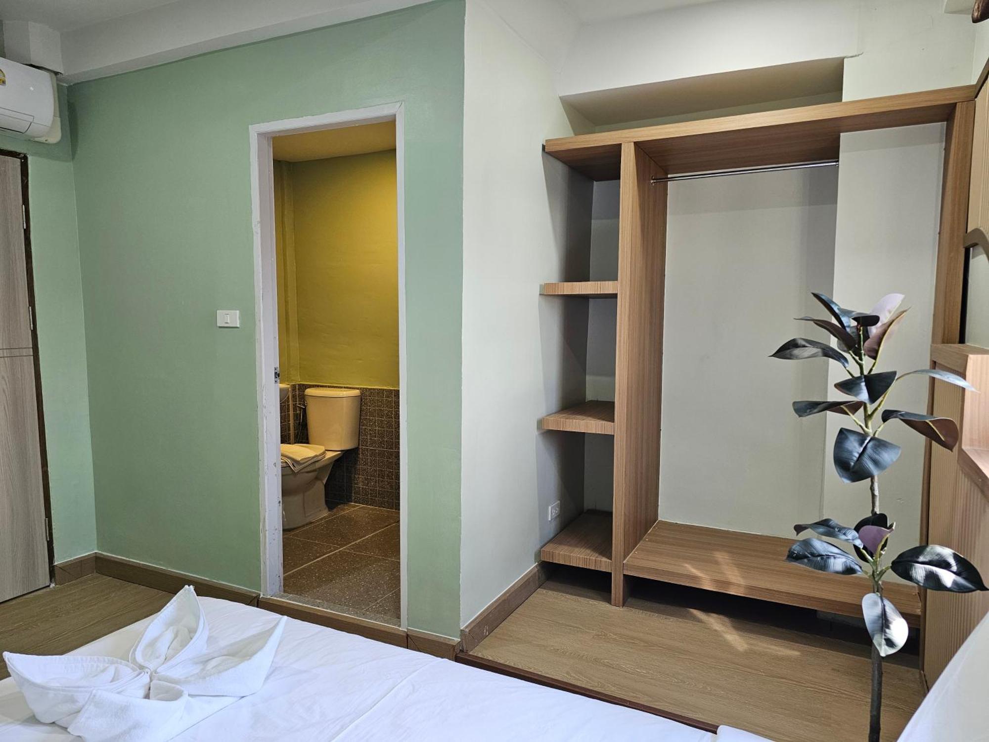 Lub Nai Hostel Patong Szoba fotó