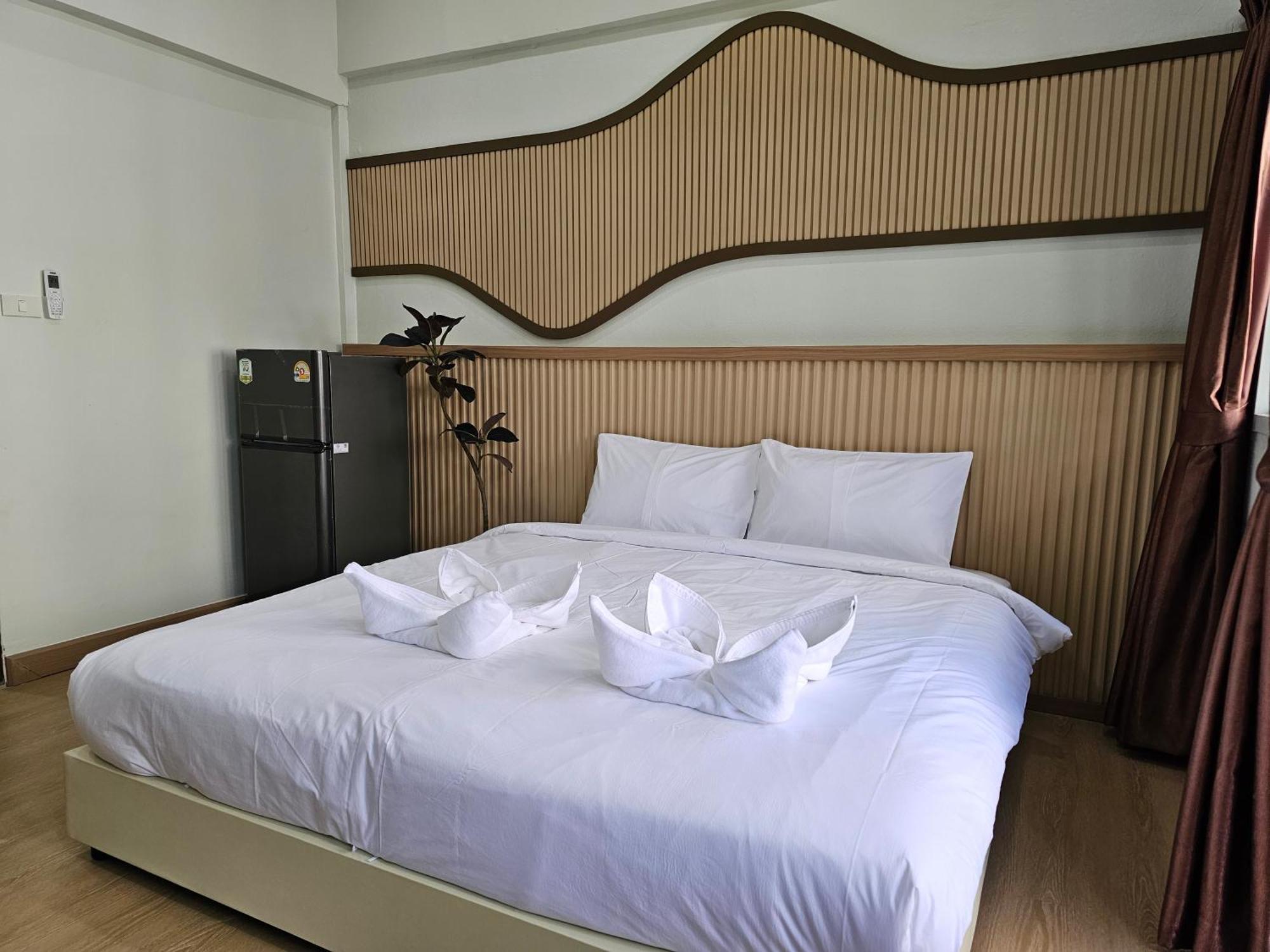 Lub Nai Hostel Patong Kültér fotó