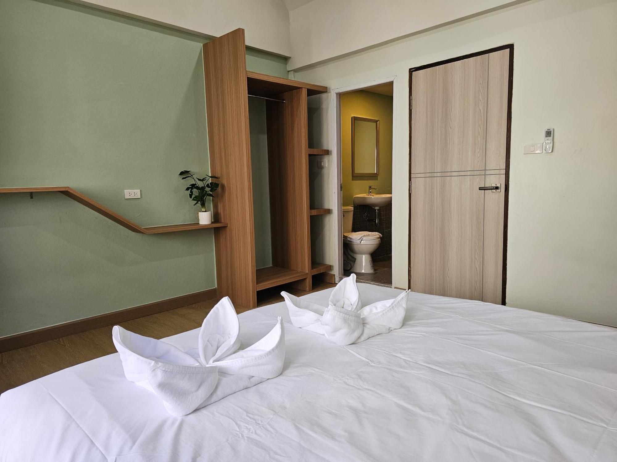 Lub Nai Hostel Patong Kültér fotó