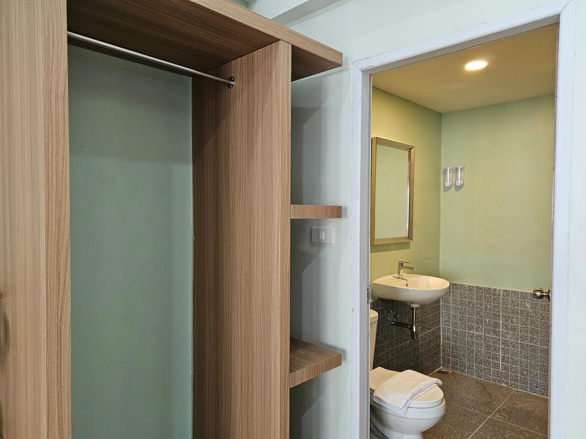 Lub Nai Hostel Patong Szoba fotó