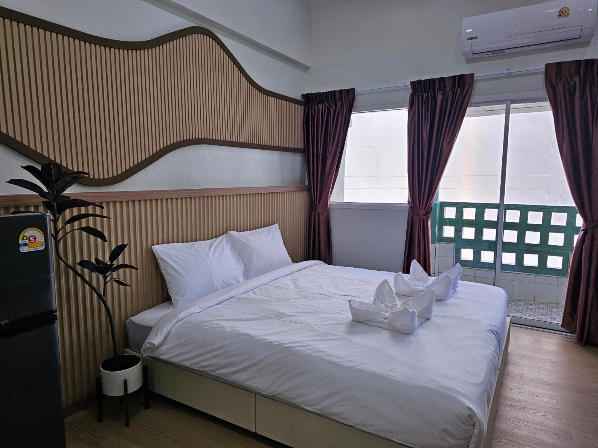 Lub Nai Hostel Patong Kültér fotó