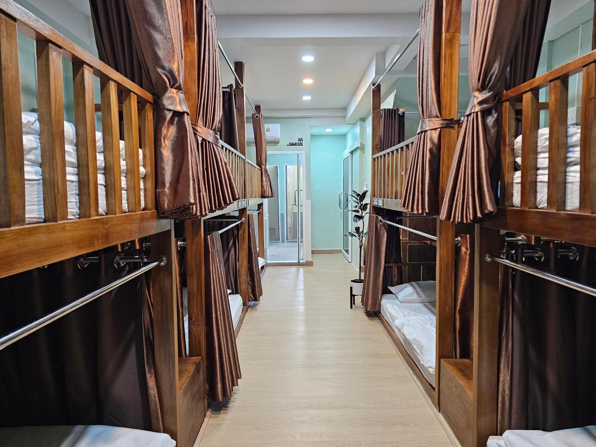 Lub Nai Hostel Patong Kültér fotó