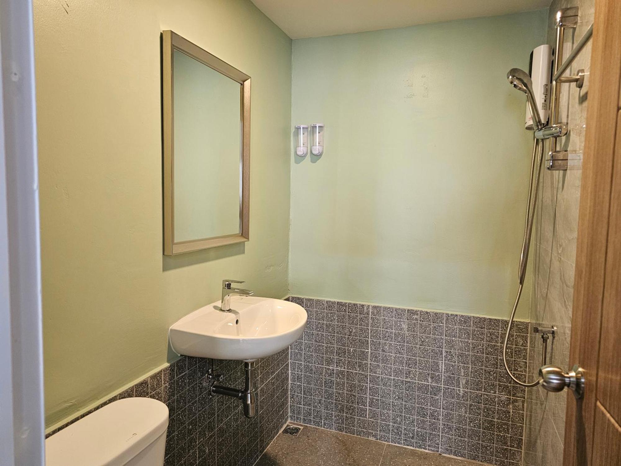 Lub Nai Hostel Patong Szoba fotó