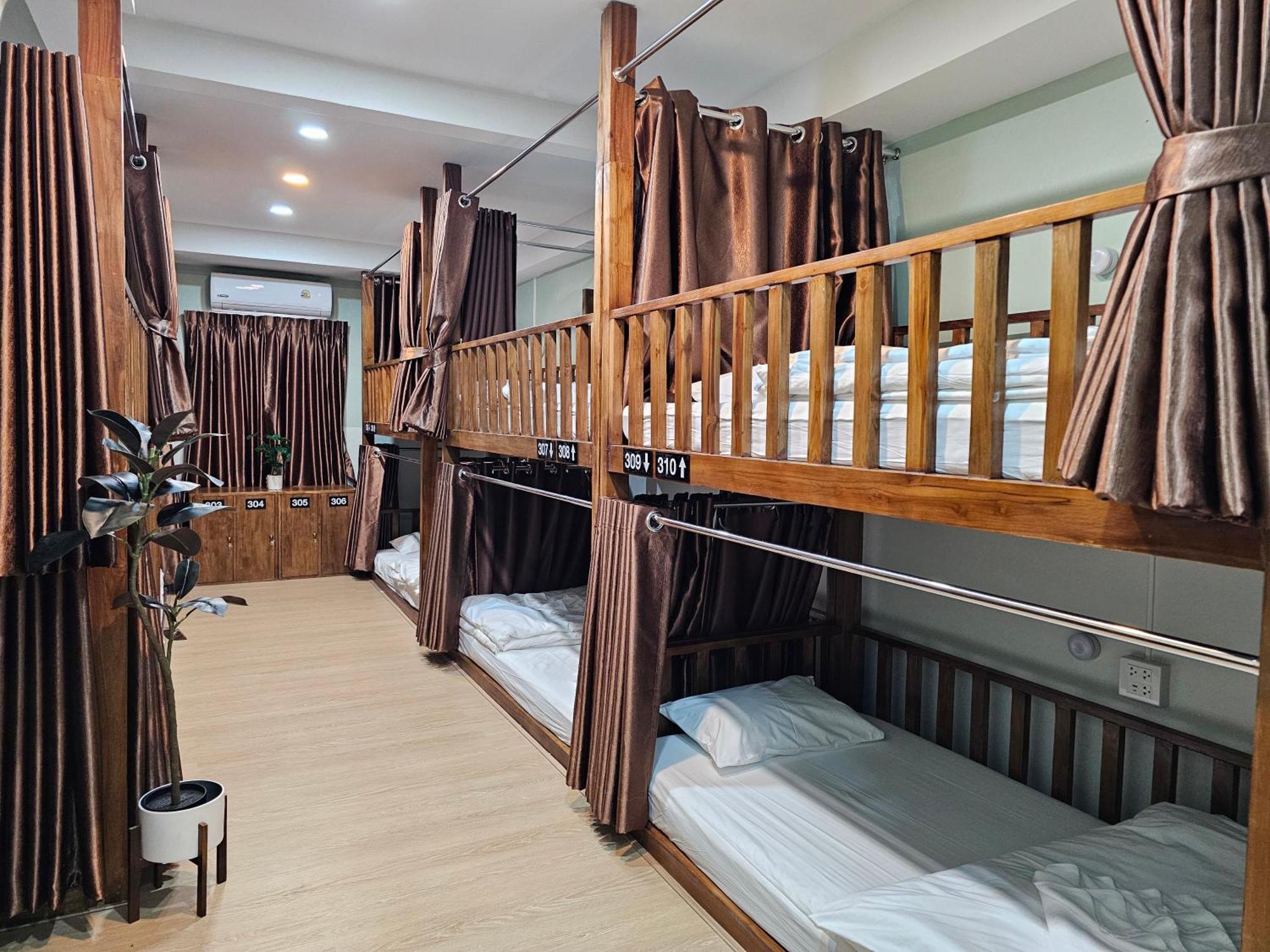 Lub Nai Hostel Patong Szoba fotó