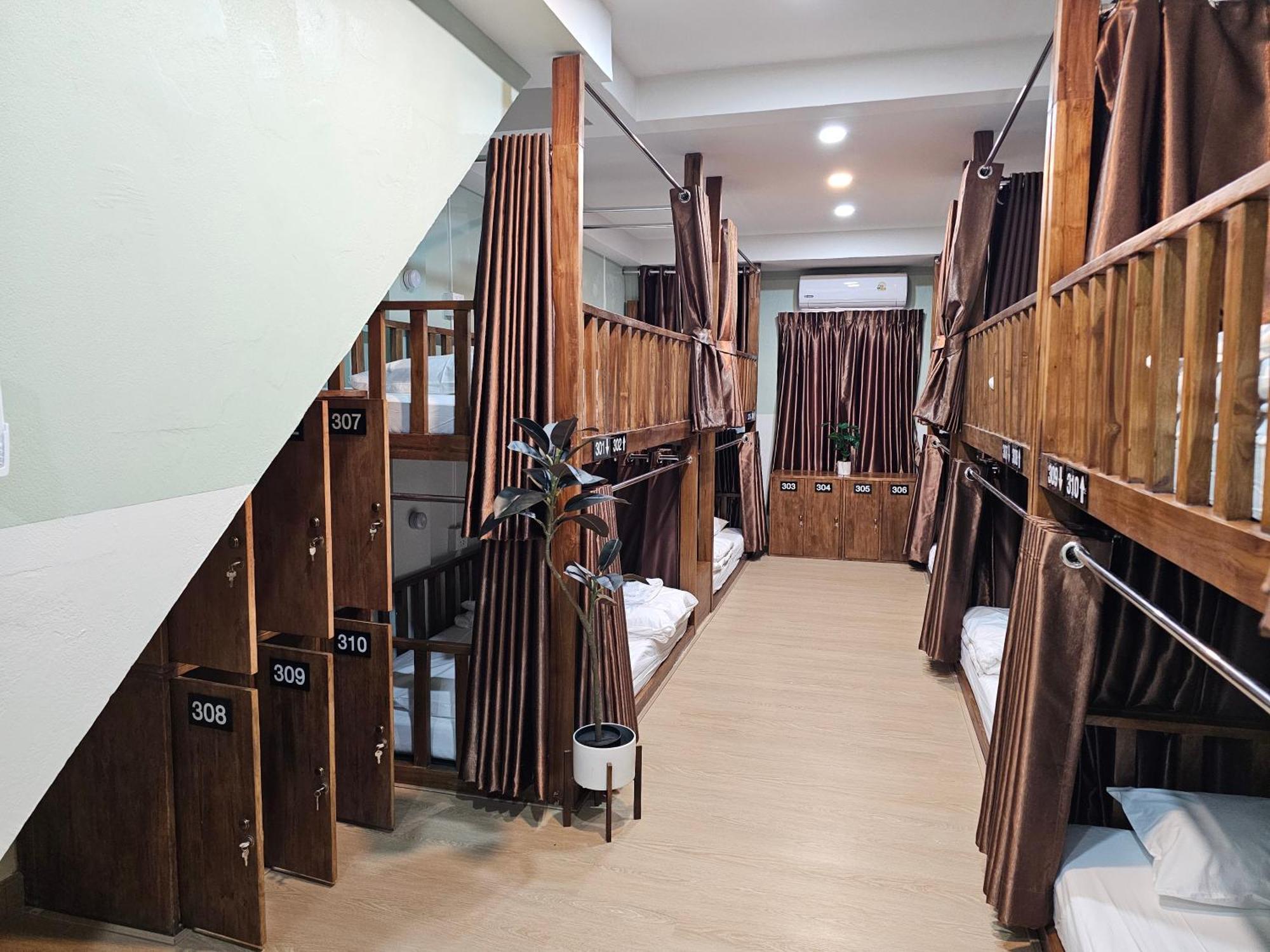 Lub Nai Hostel Patong Szoba fotó