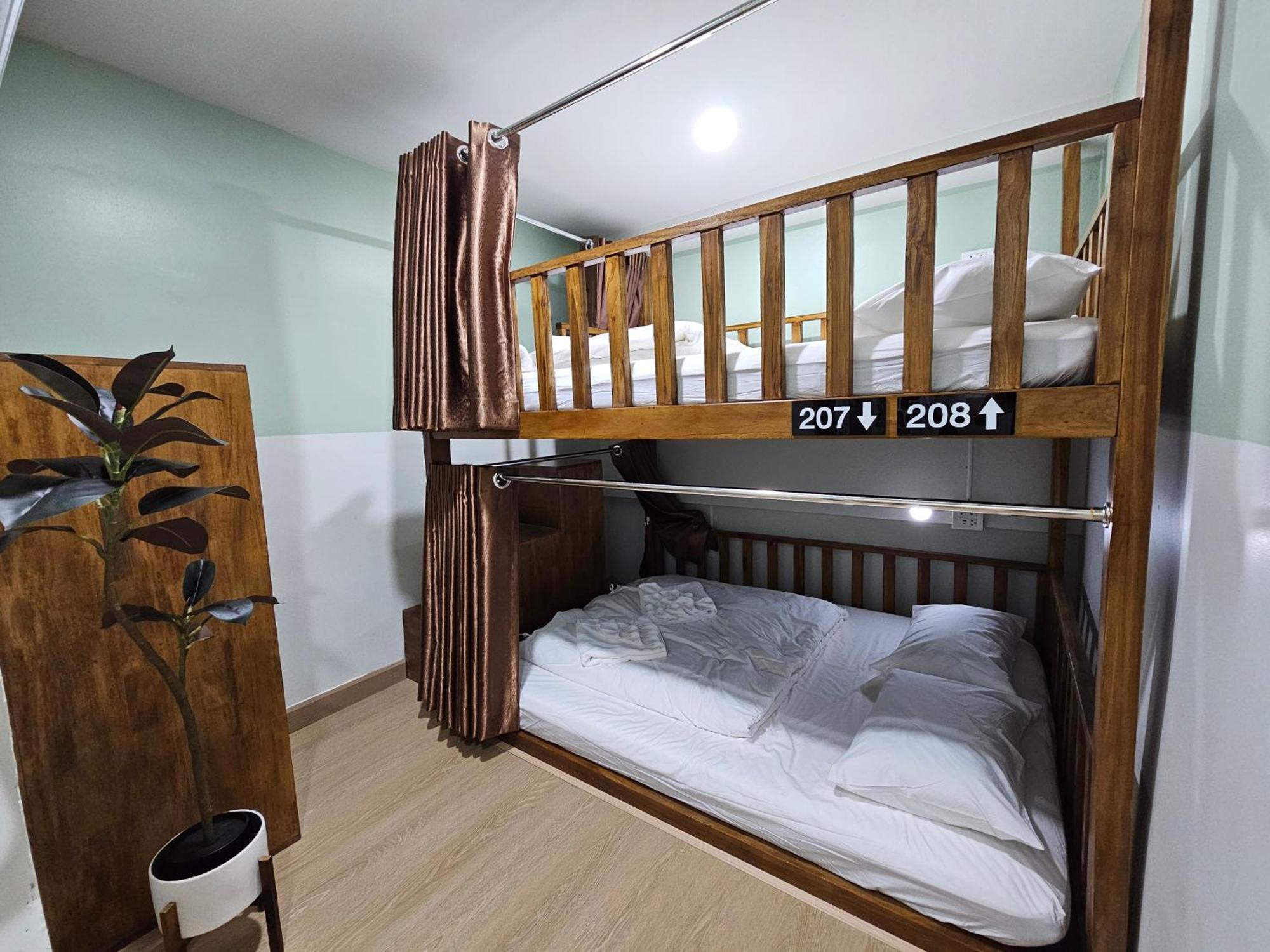 Lub Nai Hostel Patong Kültér fotó