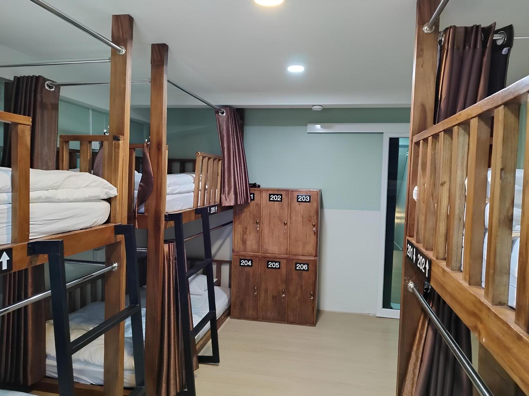 Lub Nai Hostel Patong Kültér fotó